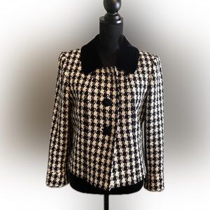 Tahari classic houndstooth ladies suit jacket w/ velvet collar/cuffs size 10 EUC